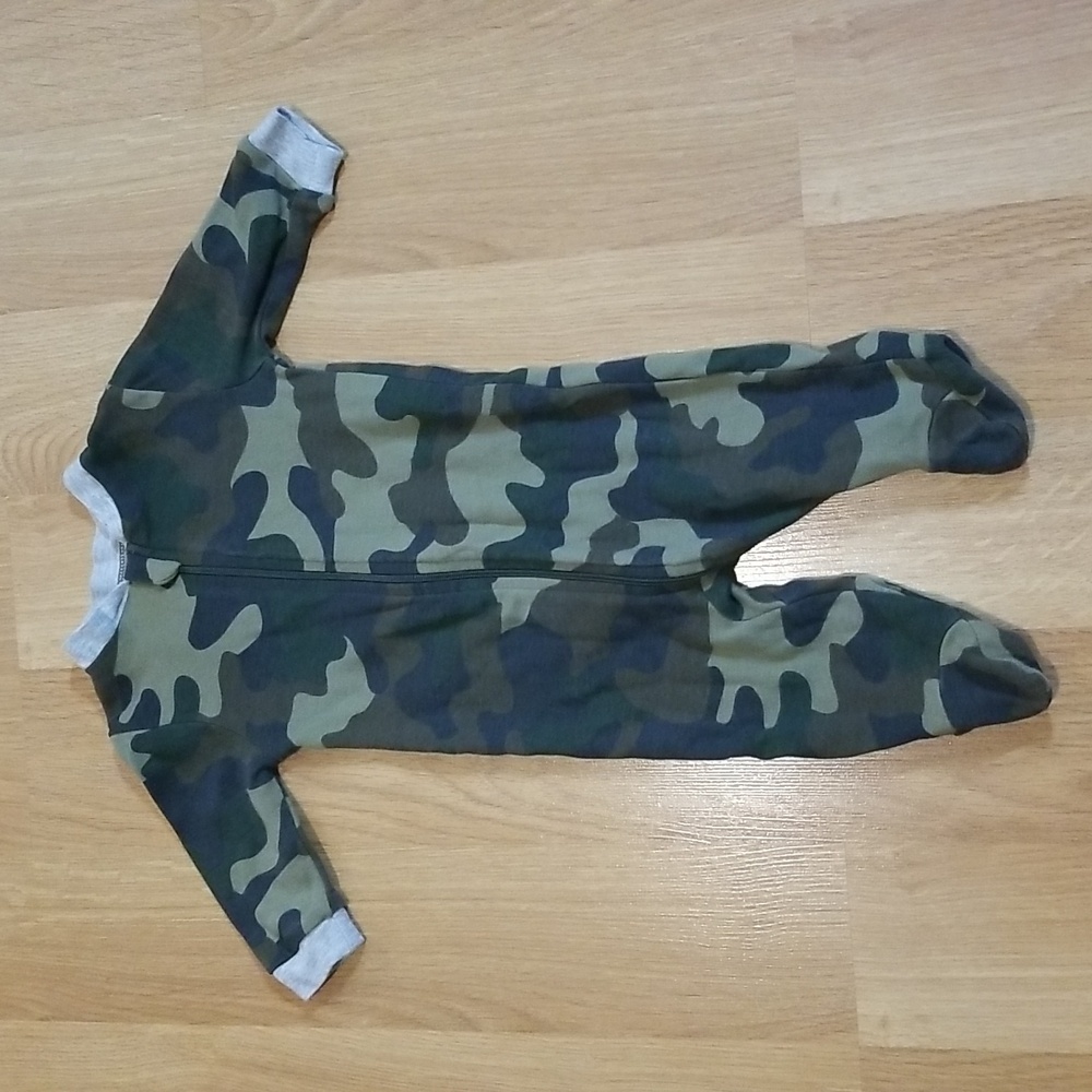 George camouflage sleepwear 0-3 months EUC